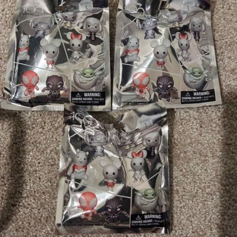 Disney 100 figural bag clip blind bags